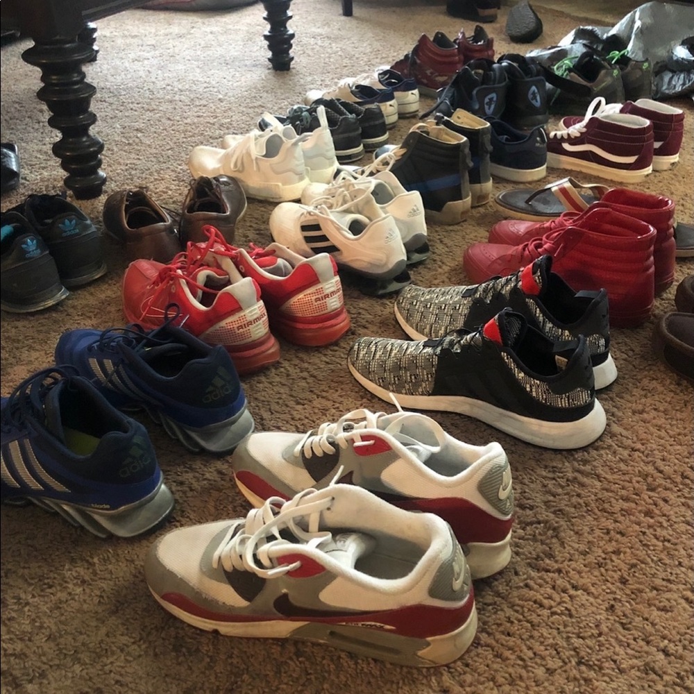 Men’s tennis shoes new or like new